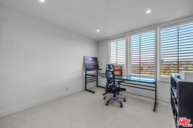 Building Photo - 10501 Wilshire Blvd