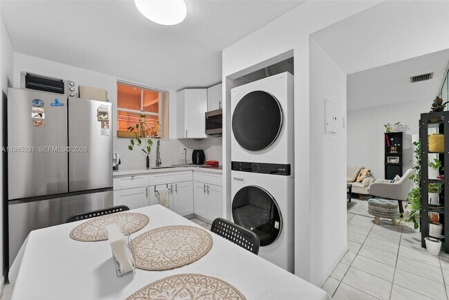 Building Photo - 199 SW 12th Ave