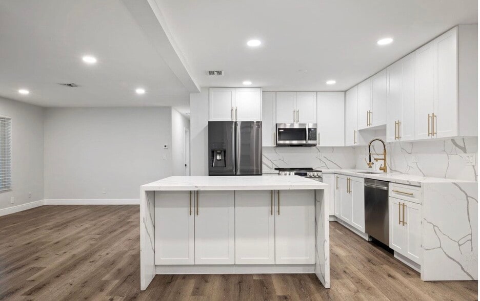 Building Photo - 2298 NE 4th Ave