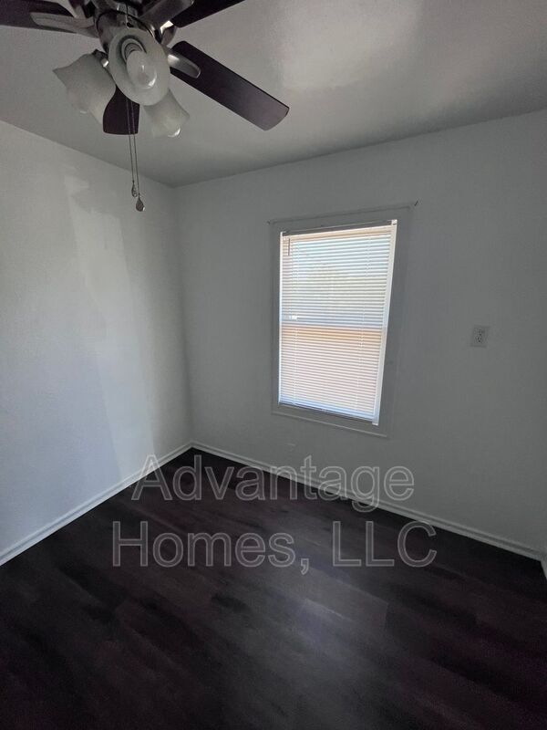 Building Photo - 1015 N Scott Ave