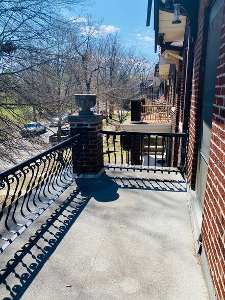 The balcony - room to make it your own! - 2127 Alfred Ave