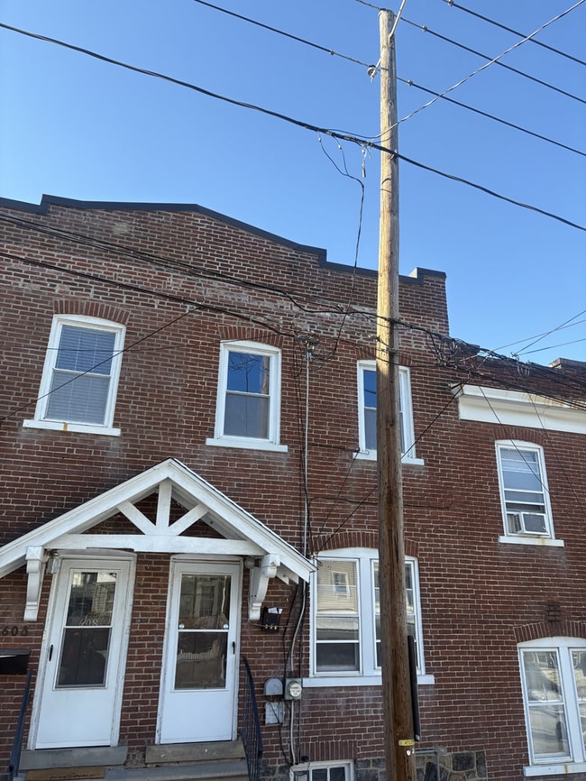 Building Photo - 606 Carlton Ave
