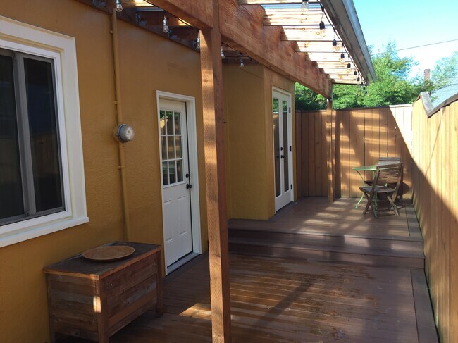 Building Photo - 5237 N Haight Ave