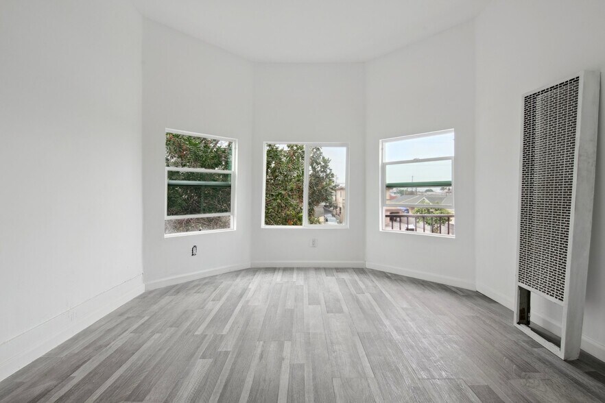 Building Photo - 635 W 53rd St