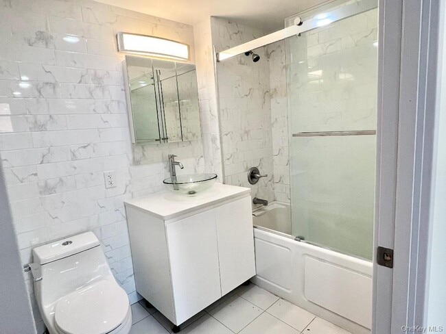 Building Photo - 55 S Middle Neck Rd