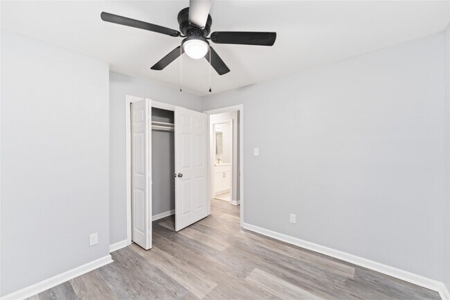 Building Photo - 9946 Algiers Rd