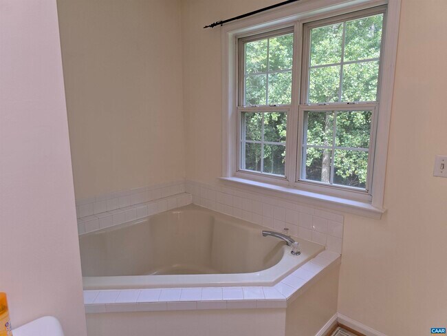 Building Photo - 259 Spring Oaks Ln