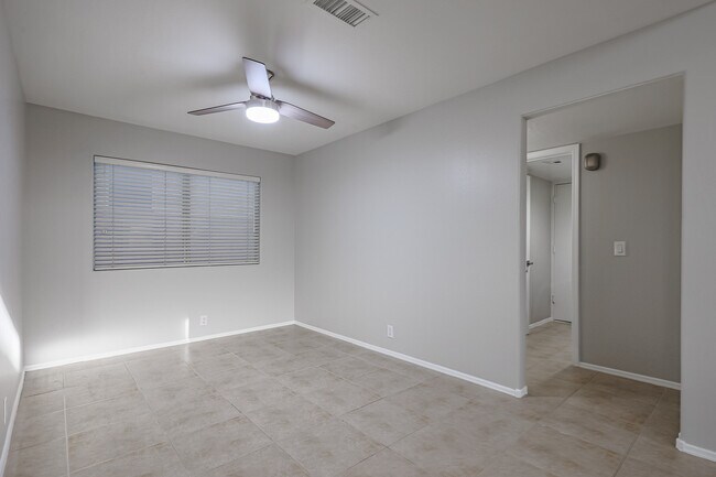 Building Photo - 4218 E Palo Brea Ln