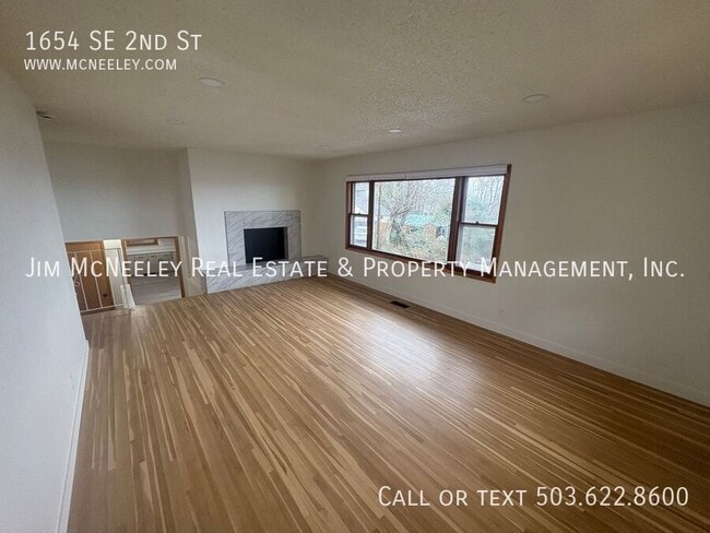 Building Photo - 1654 SE 2nd St