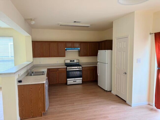 Building Photo - 8006 Singing Sonnet Ln