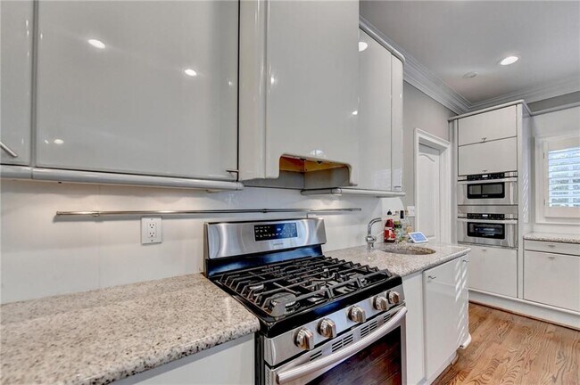 Building Photo - 3871 River Mansion Dr NW