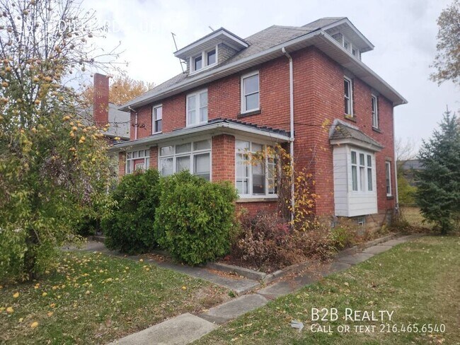 Building Photo - 1571 Dille Rd