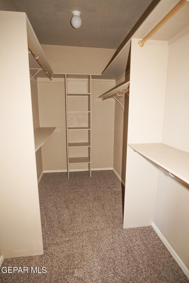 Building Photo - 12945 Hueco Hill Dr