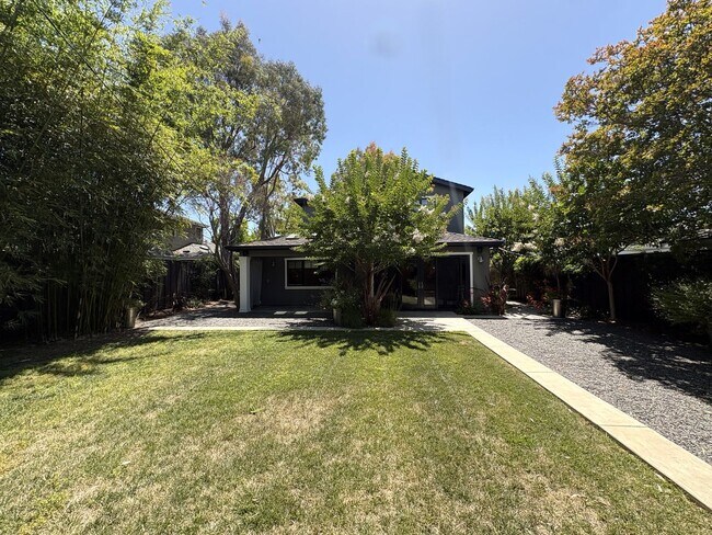 Building Photo - Spacious 5BR/3.5BA Palo Alto Home with Gourmet Kitchen & Large Backyard