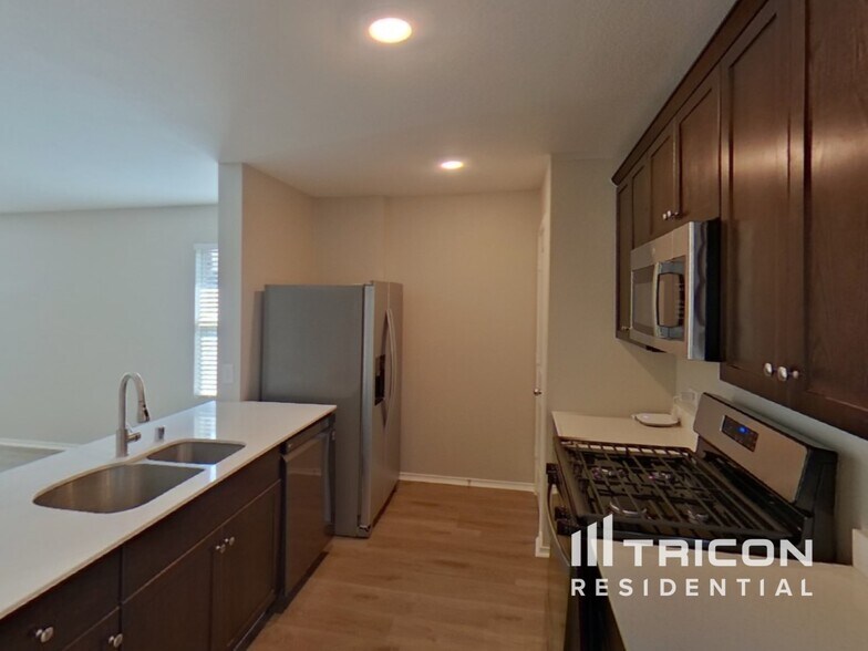 Building Photo - 1806 Deerchase Dr