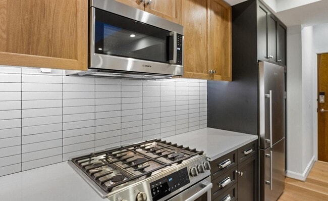 Building Photo - 2248 Ontario Rd NW