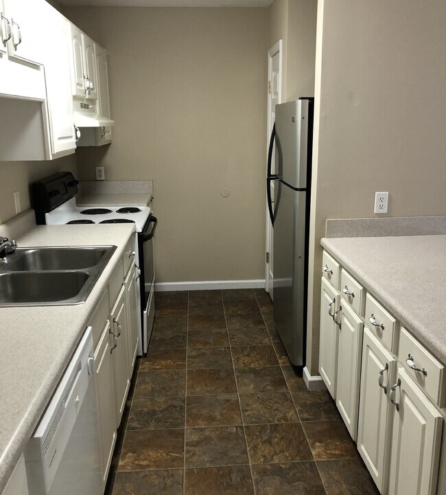 Building Photo - 3BD 3BA DUPLEX CLOSE TO TTU FOR RENT