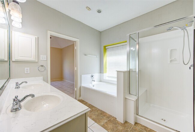 Building Photo - 2921 Indigo Dr