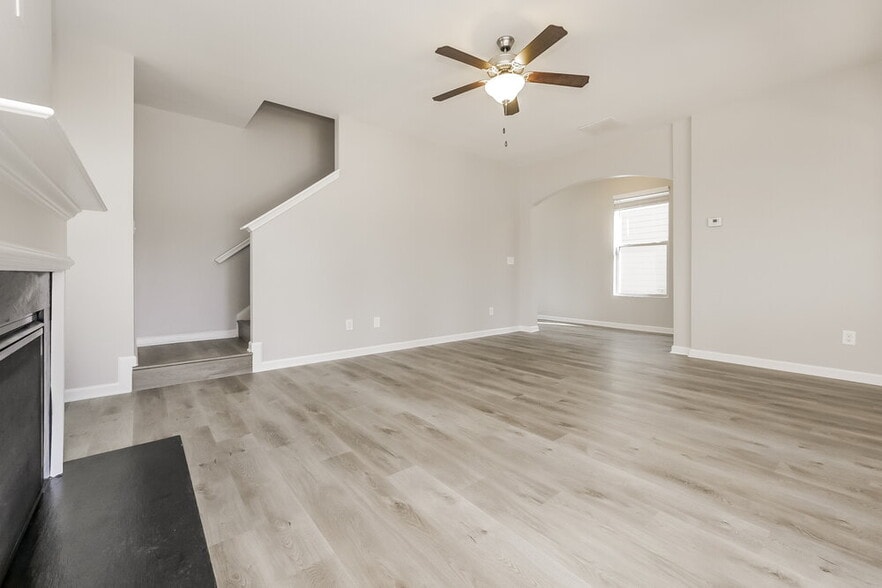 Building Photo - 2632 Cornwall Dr