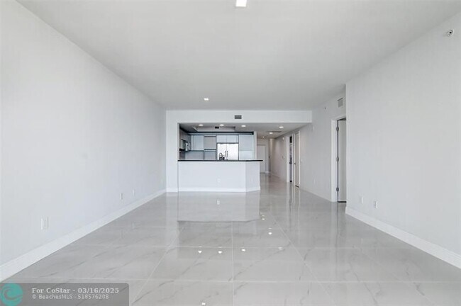 Building Photo - 2650 Lake Shore Dr