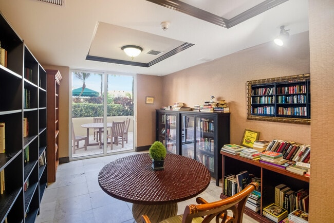 Building Photo - 520 SE 5 Ave