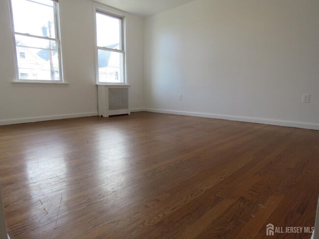 Building Photo - 475 Brace Ave