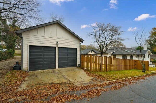 Building Photo - 349 Altoona Pl SW