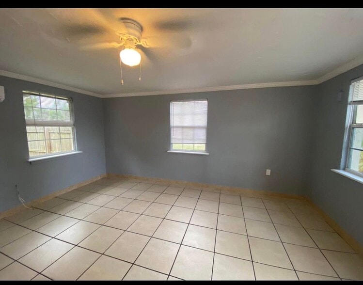 Building Photo - 5325 Lark Ln