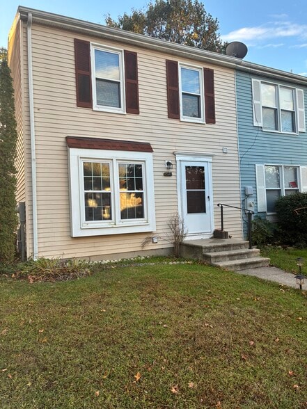 Building Photo - 623 Saint Georges Station Rd