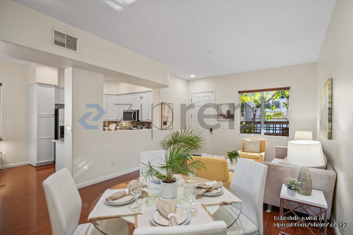 Building Photo - 896 Towne Dr