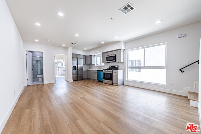 Building Photo - 2057 S Garth Ave