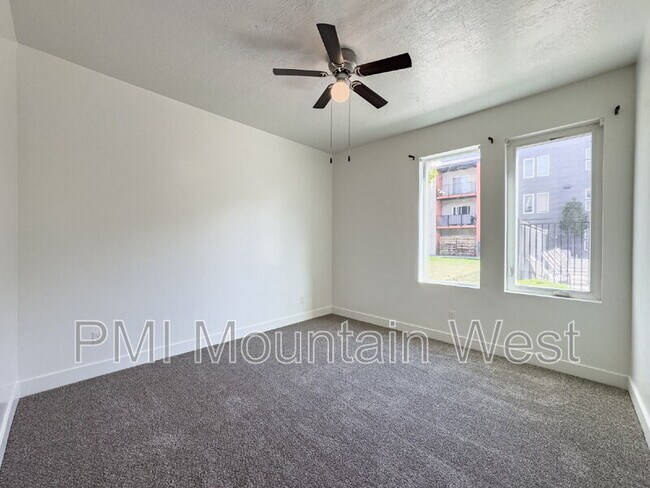 Building Photo - 875 S Depot St