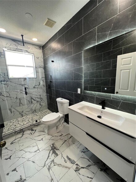 Building Photo - 3810 SW 51st St