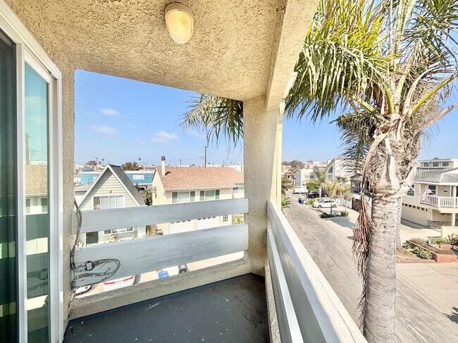 Building Photo - Oxnard / Silver Strand Beach / 2 bedroom 1...