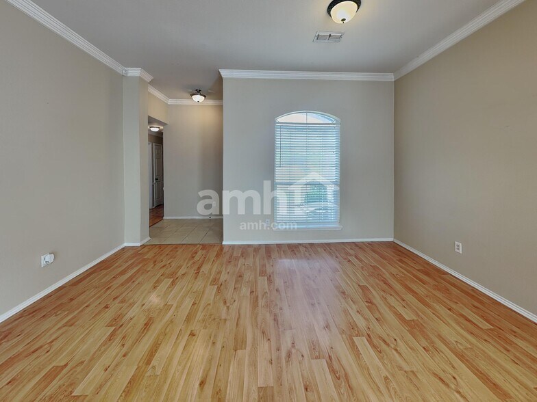 Building Photo - 1909 Wahoo Dr