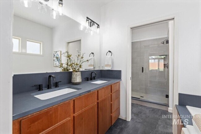 Building Photo - 12580 W Mardia St
