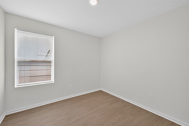Building Photo - 6818 Eastern Cottonwood Ln