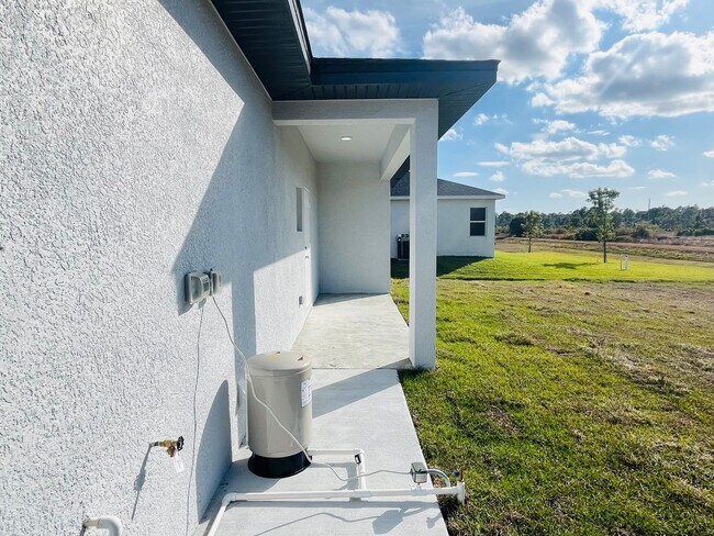 Building Photo - Brand-New Modern 2BR/2BA Home with Garage on Oversized Lot – Prime SW Lehigh Acres Location
