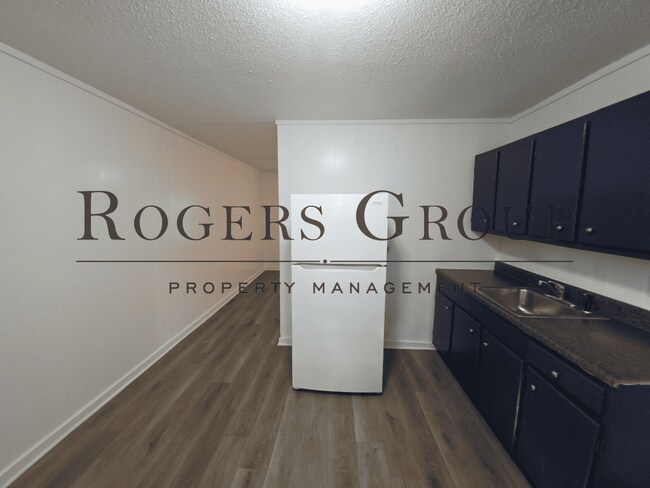 Building Photo - #450 - 102-104 Carter St Duplex