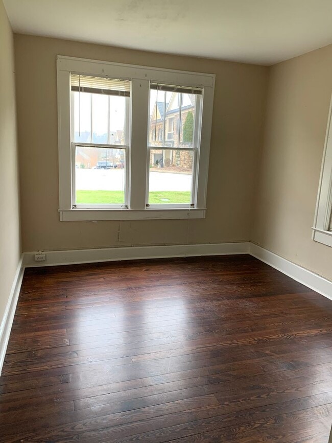 Building Photo - 421 Piedmont Rd