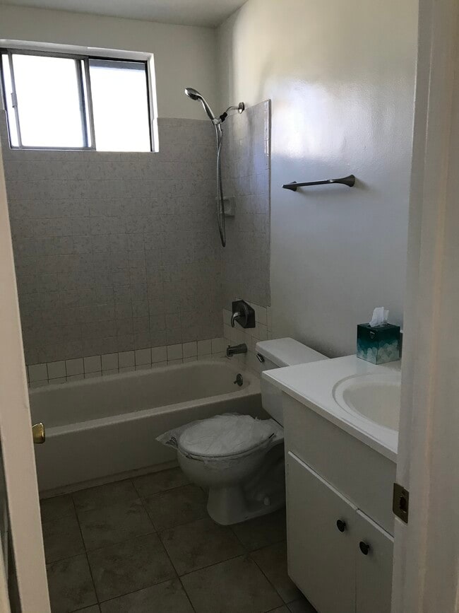 Bathroom - 319 Mariposa Ave