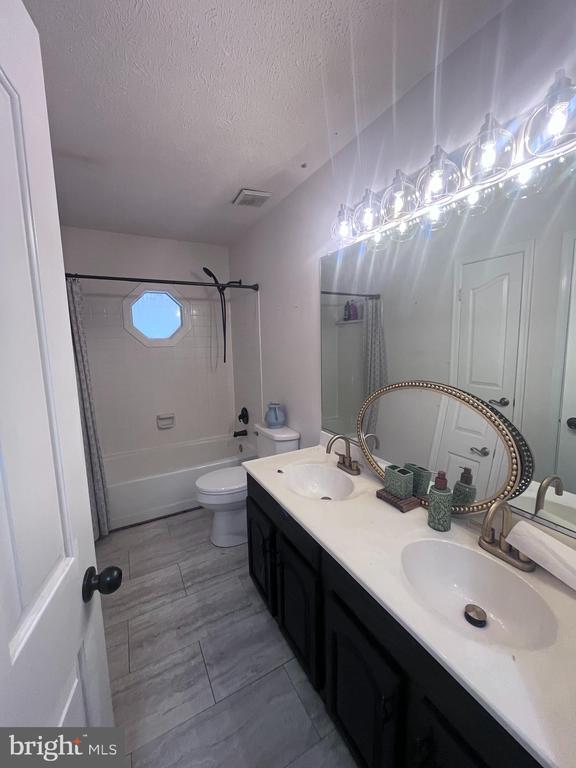 Building Photo - 3012 Cruiser Dr