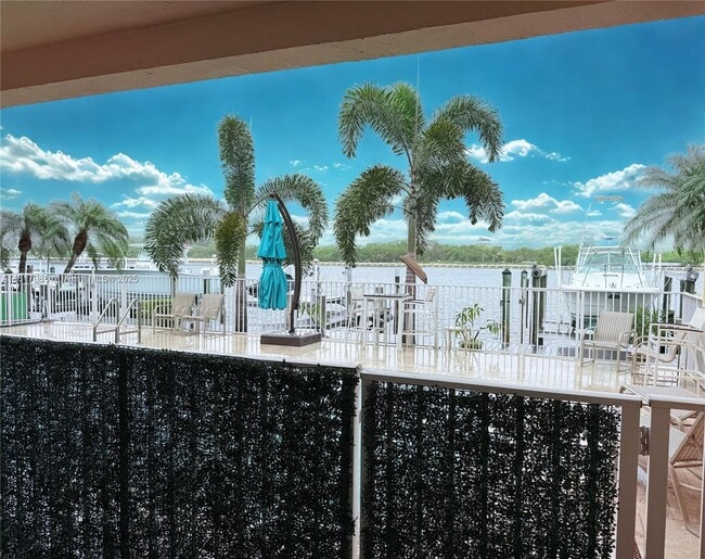 Building Photo - 4234 N Ocean Dr