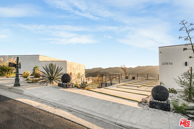 Building Photo - 22570 S Summit Ridge Cir