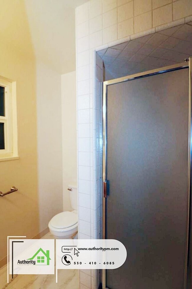 Building Photo - 1635 Mesa St