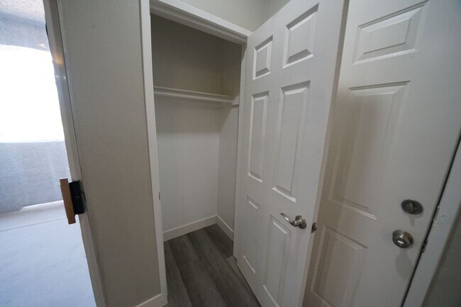 Building Photo - SHOWINGS AVAILABLE NOW