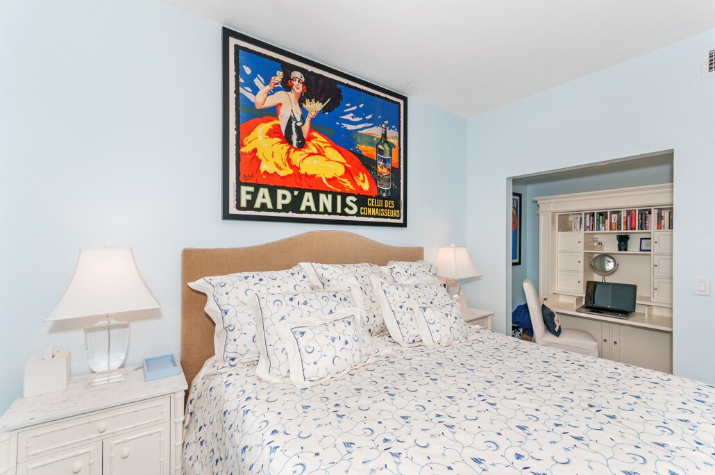 Guest bdrm desk nook - 253 Barefoot Beach Blvd
