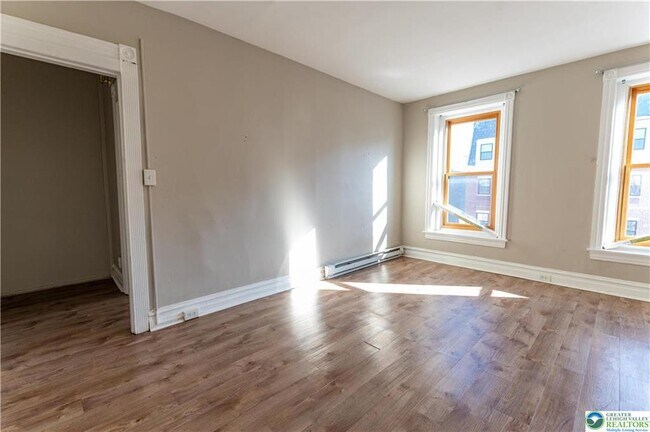 Building Photo - 1015 Hamilton St