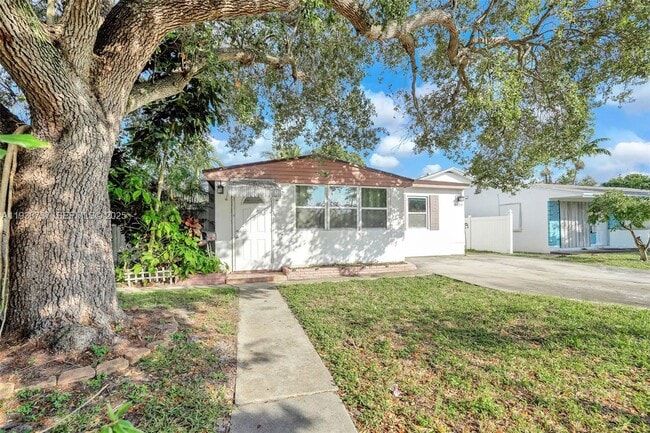 Building Photo - 2419 Coolidge St