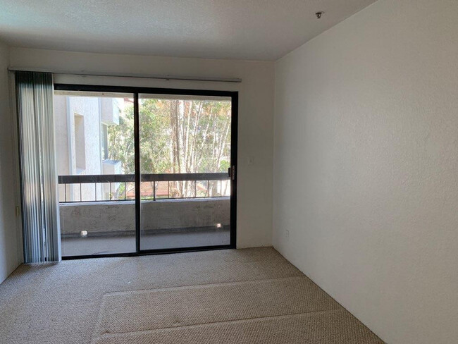 Building Photo - 1 BEDROOM / 1 BATHROOM - MISSION VALLEY (W...